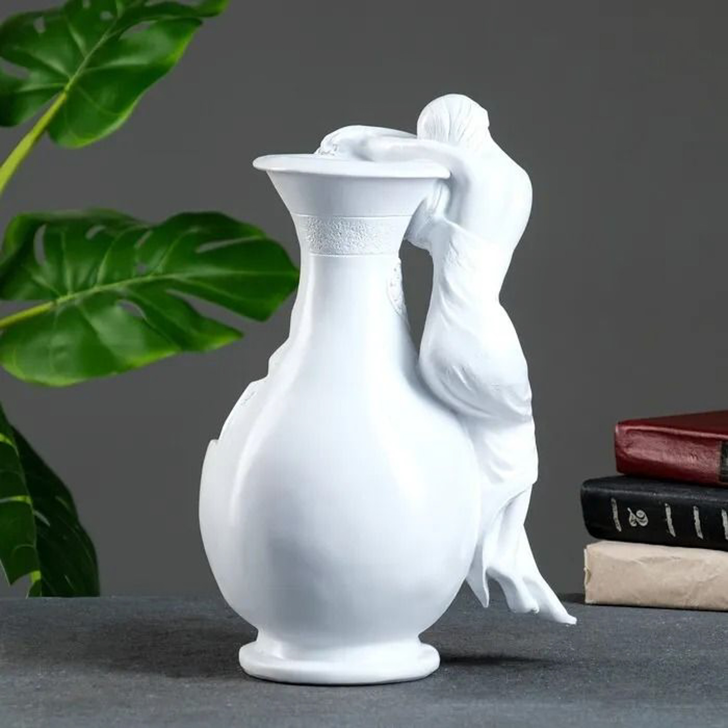 Ваза "Амфора с девушкой" белая 7653154