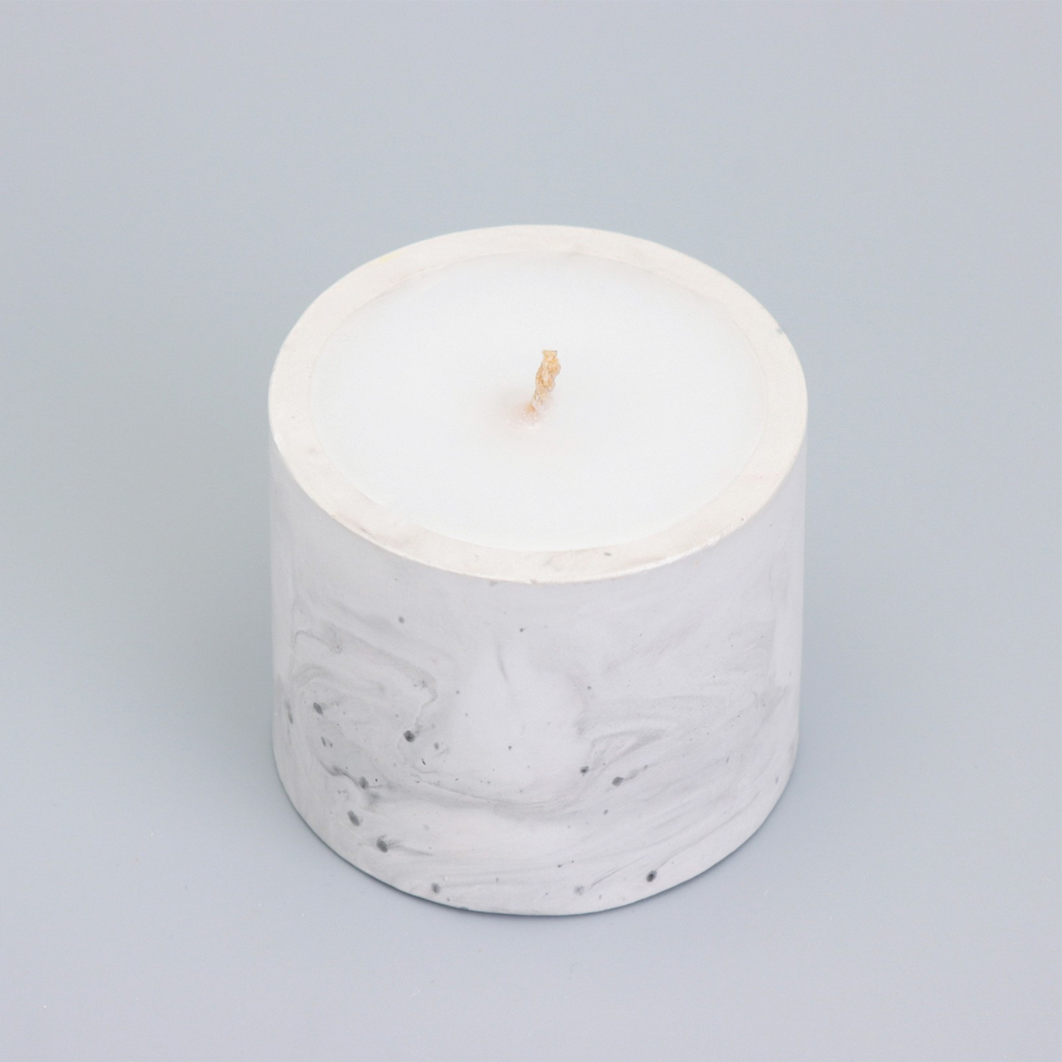 Свеча «Цилиндр» в подсвечнике из гипса, 8,5х8,5х8 см, мрамор с чёрными полосками 10059584